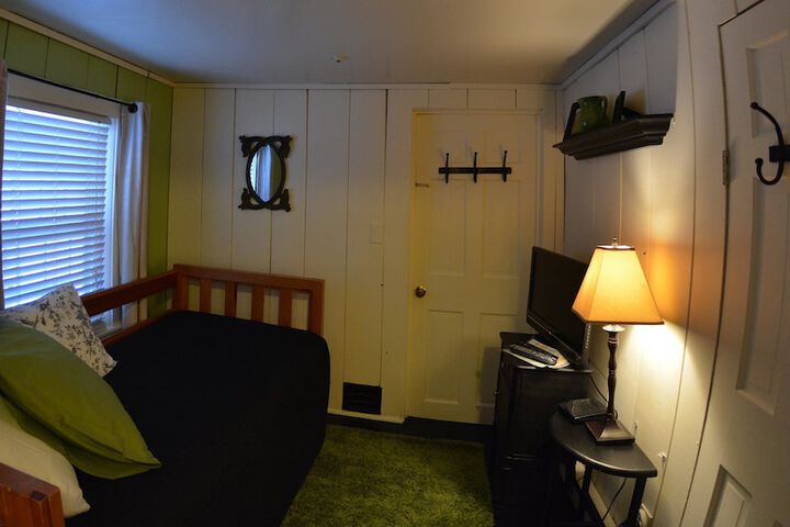 Room 5 of 38