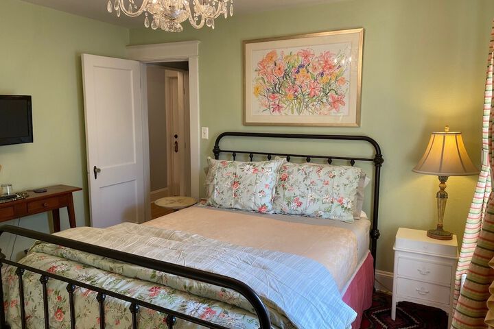 Room 27 of 104