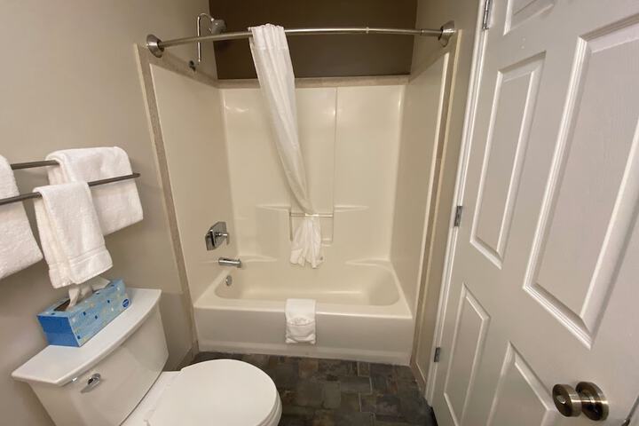 Room 53 of 136