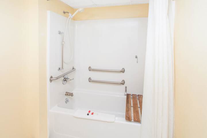 Room 9 of 25
