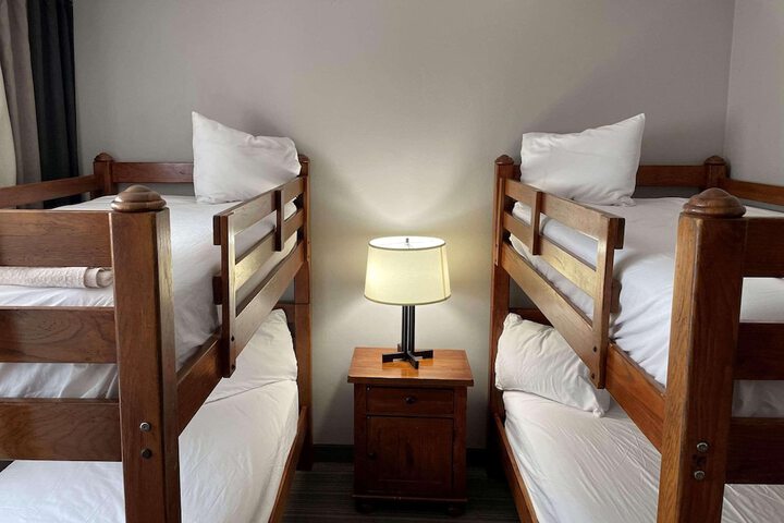 Room 6 of 28