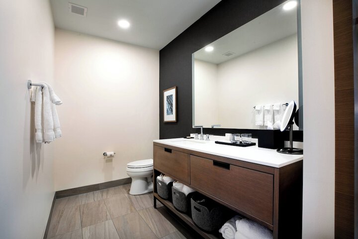 Room 32 of 50