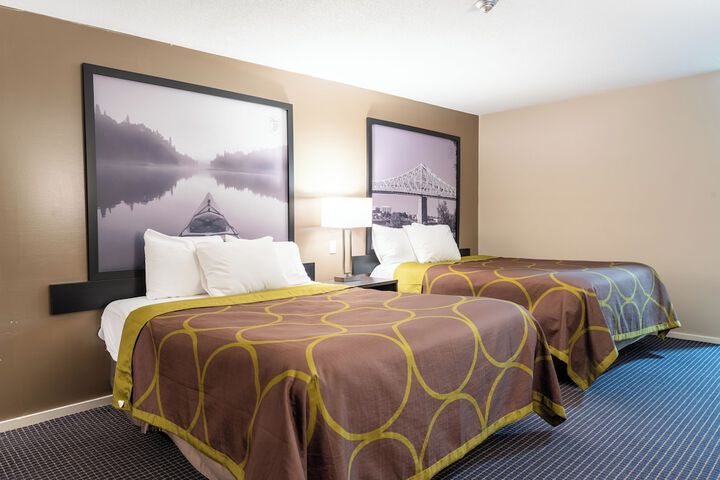Super 8 by Wyndham Gananoque / Country Squire Resort