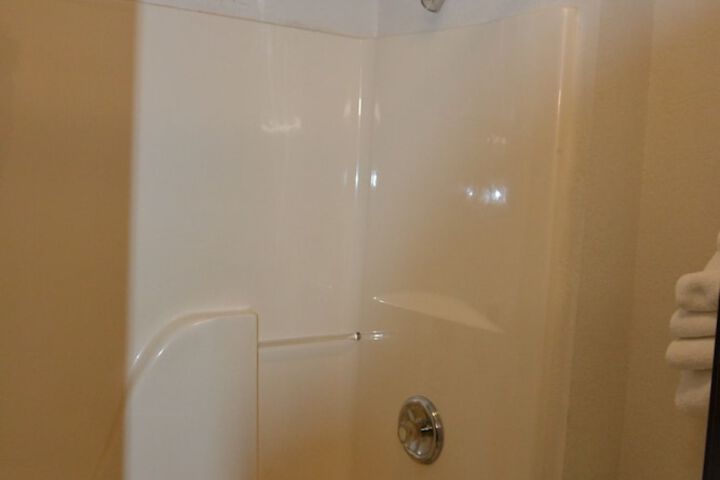 Room 6 of 28