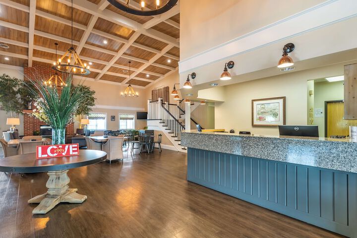 Best Western Plus University Park Inn & Suites