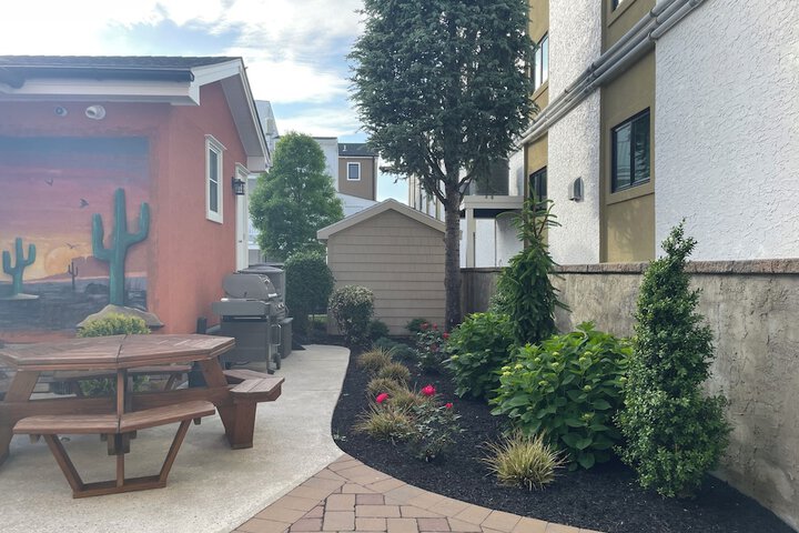 Hotel Exterior 176 of 185