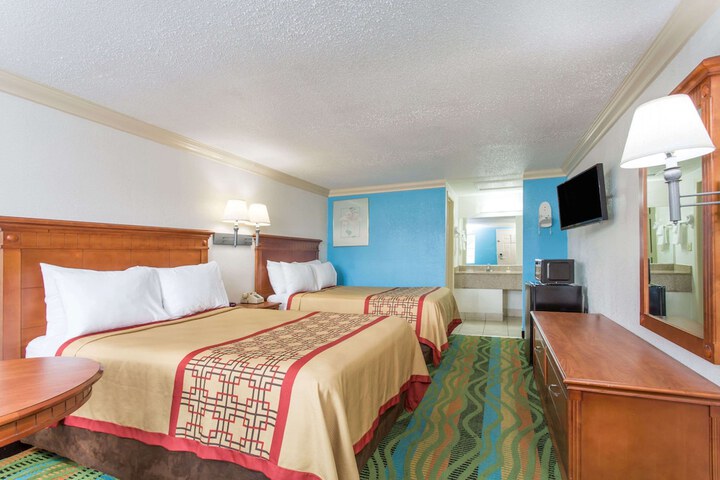 Room 12 of 16