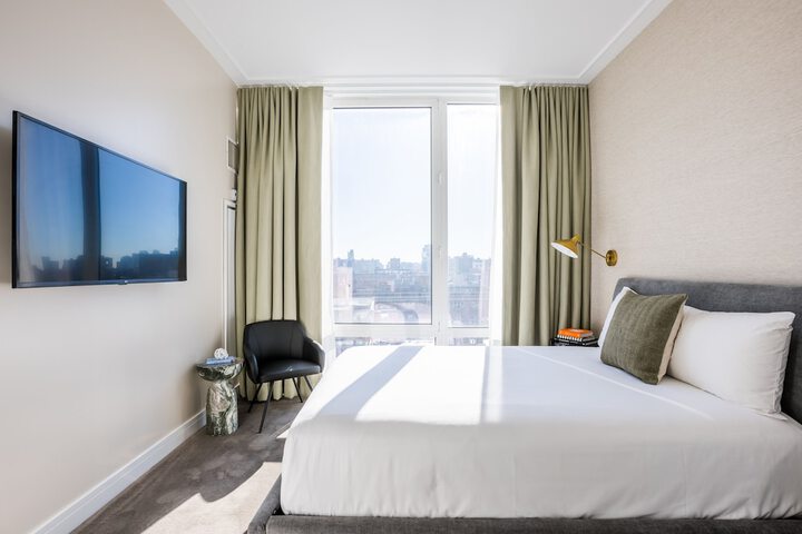 Room 33 of 114
