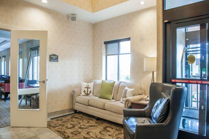 Comfort Suites West Warwick - Providence