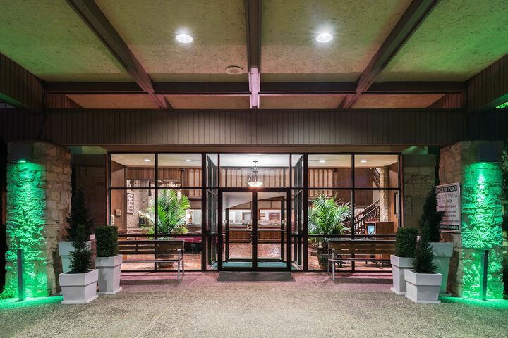 Hotel Exterior 61 of 61