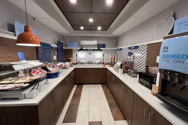 Holiday Inn Express Pittsburgh-Bridgeville by IHG