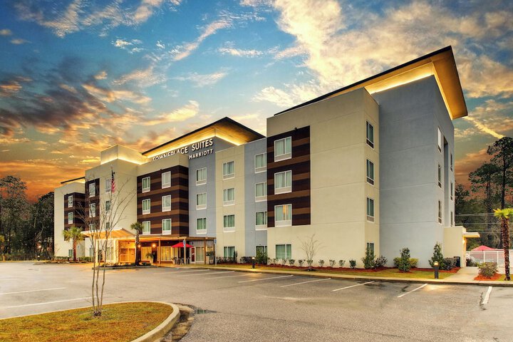 Hotel 6 of 52