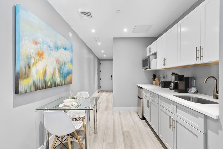 Global Luxury Suites at the Arches