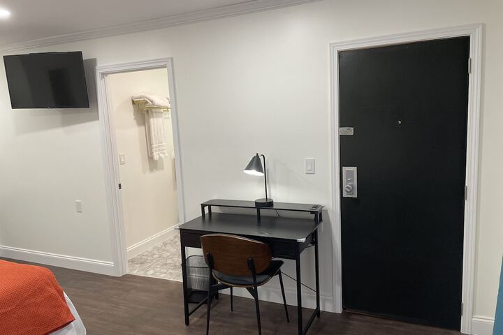 Room 22 of 103