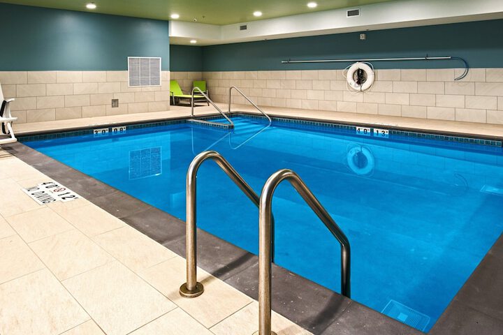 Holiday Inn Express & Suites Racine by IHG
