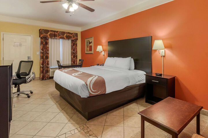 Quality Inn & Suites at the Outlets Mercedes / Weslaco
