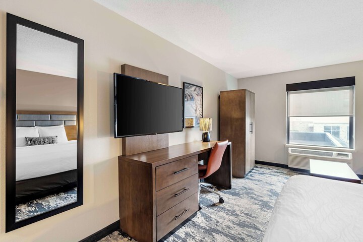 Best Western Plus Bourbonnais Hotel & Suites