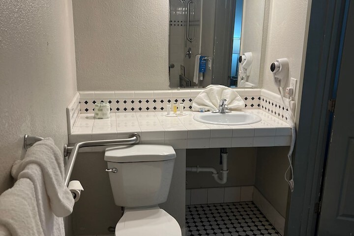 Room 20 of 39