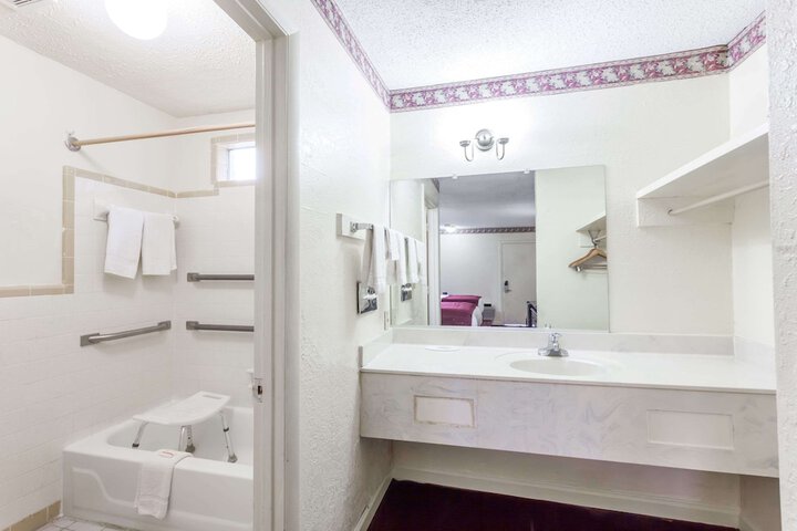Room 16 of 20