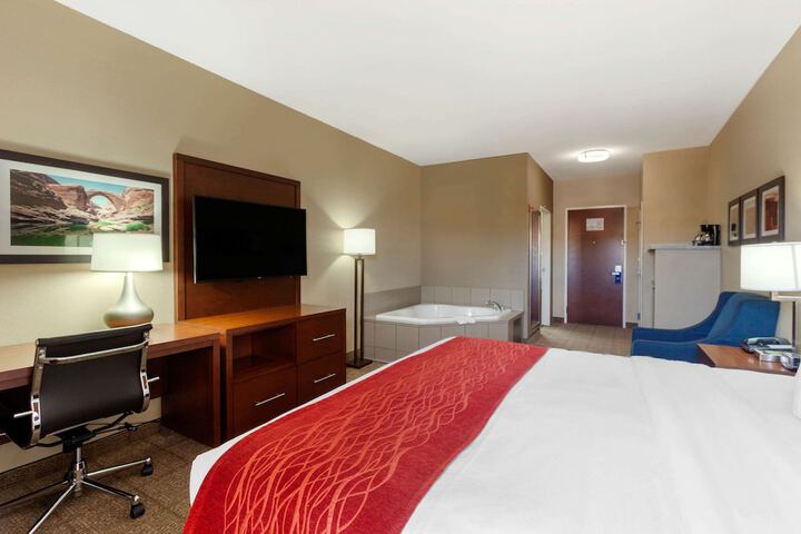 Room 32 of 47