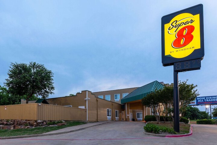 Super 8 by Wyndham Garland / Rowlett/East Dallas Area