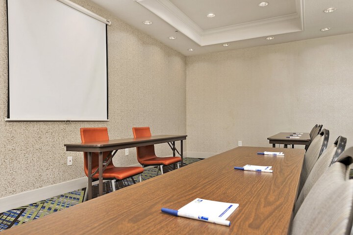 Holiday Inn Express Hotel & Suites Conroe I-45 North by IHG
