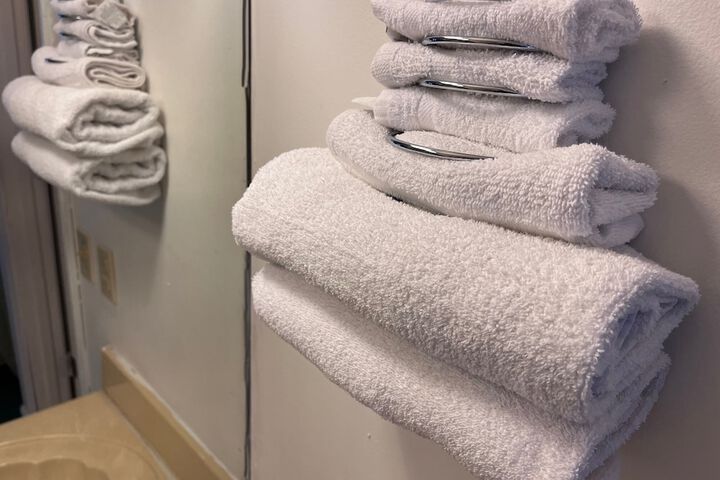 Room 6 of 19