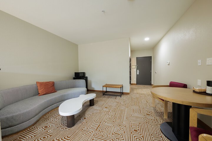 Room 9 of 43