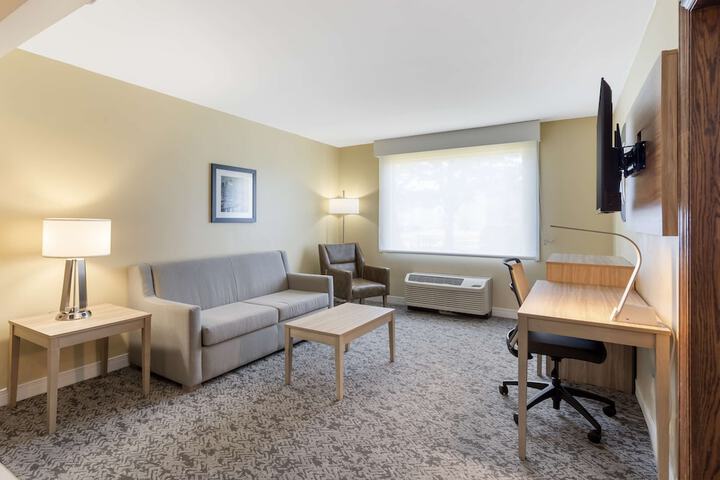 Room 12 of 26