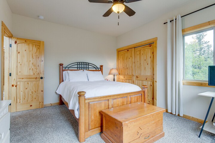 Jefferson Mountain Cabin w / Private Deck & Grill!