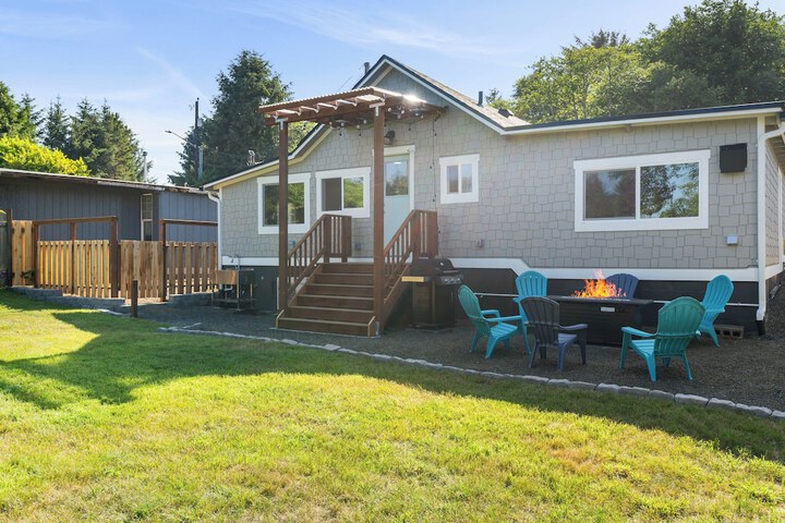 1 / 2 Mi to Ocean: Copalis Beach Hideaway!