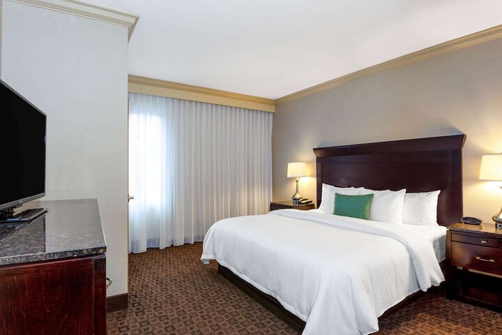 Room 14 of 37