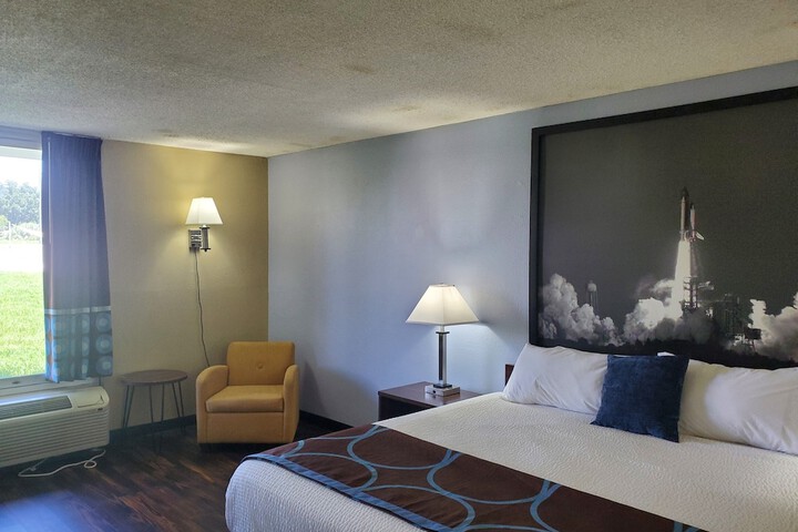 Room 32 of 67