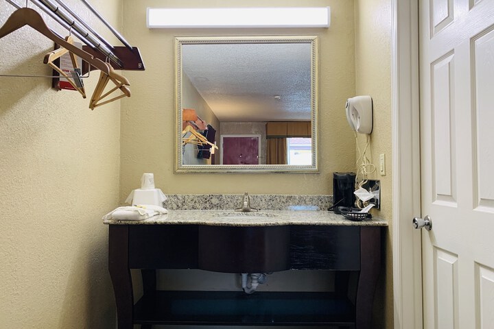 Room 28 of 62