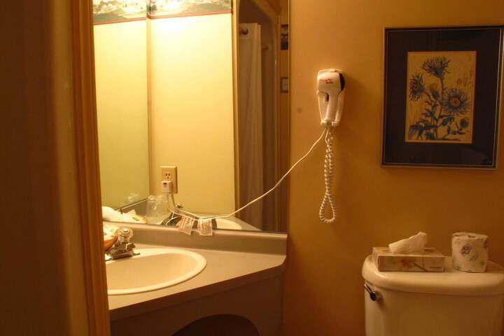 Room 32 of 48