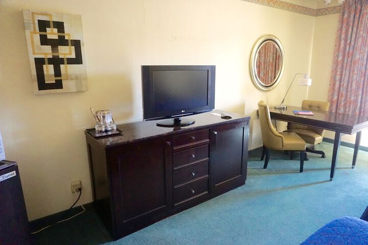 Room 16 of 30