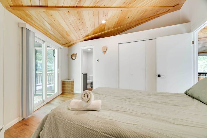 Private Deck & Grill: Pocono Pines Retreat!