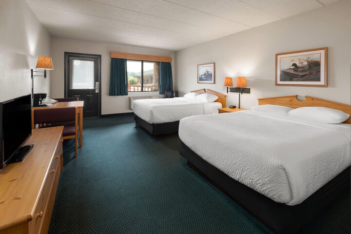 Shell Lake Lodge a Travelodge by Wyndham