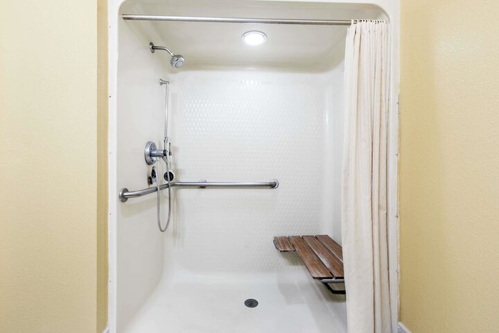 Room 10 of 15