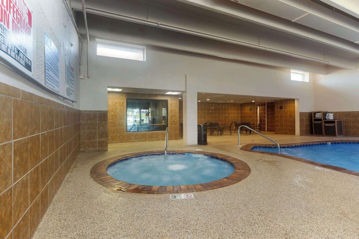 Best Western Plus Midwest Inn