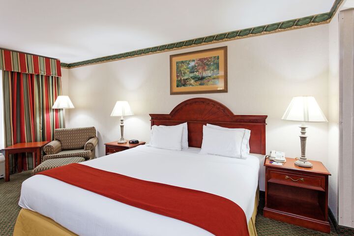 Holiday Inn Express Hotel & Suites Tupelo by IHG