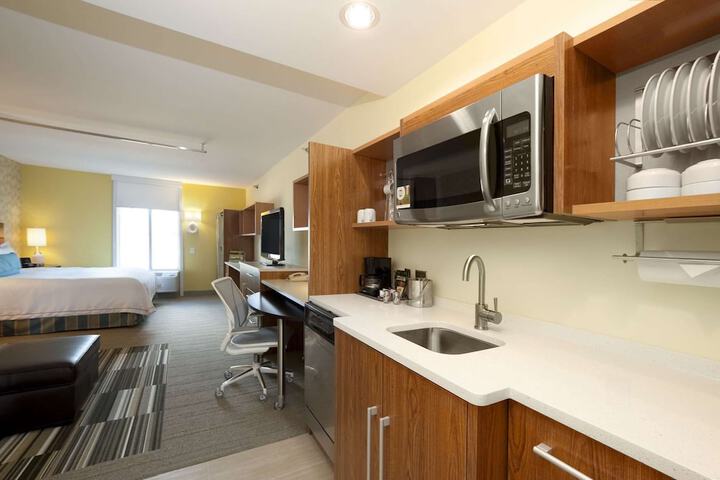 Room 17 of 28