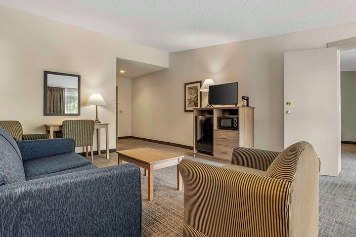 Room 16 of 40