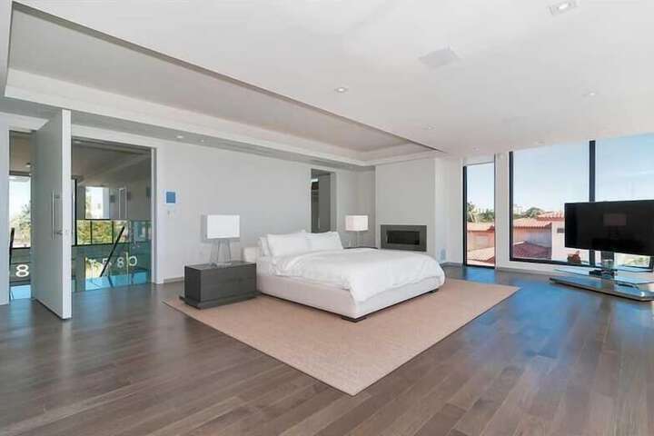 Room 12 of 24
