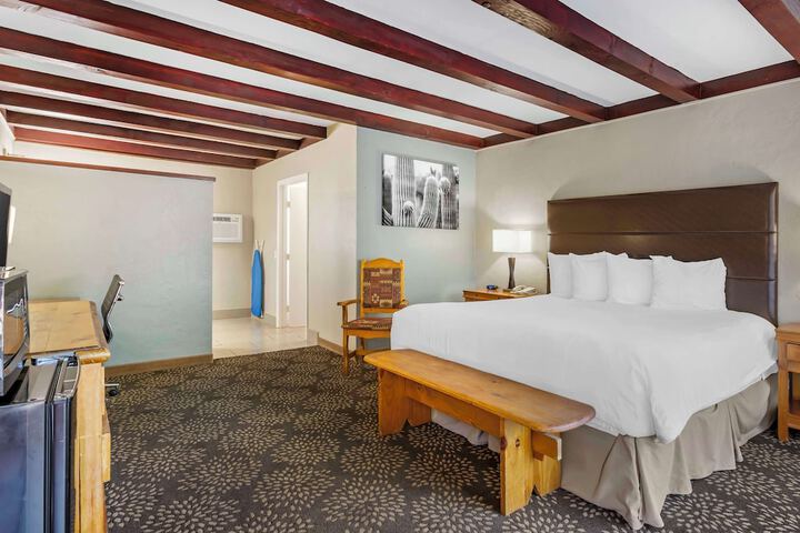 Room 9 of 38