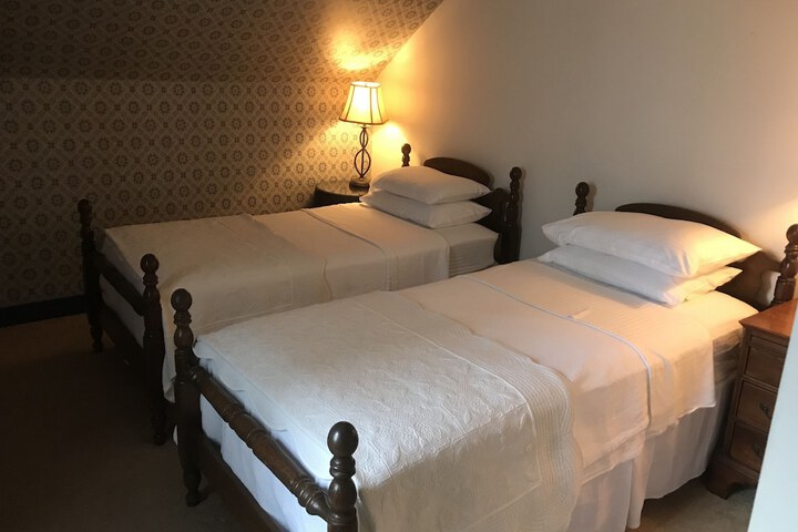 Room 16 of 80