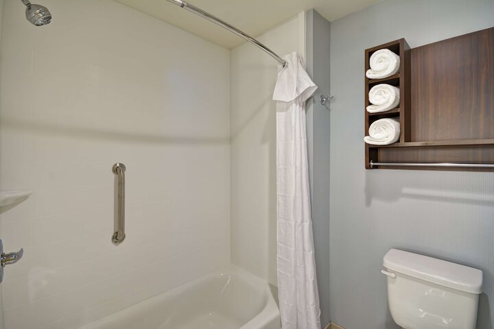 Room 33 of 51