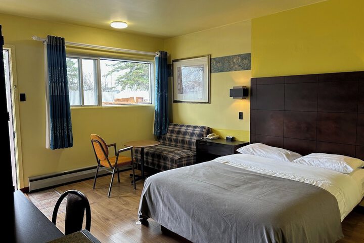 Motel R-100