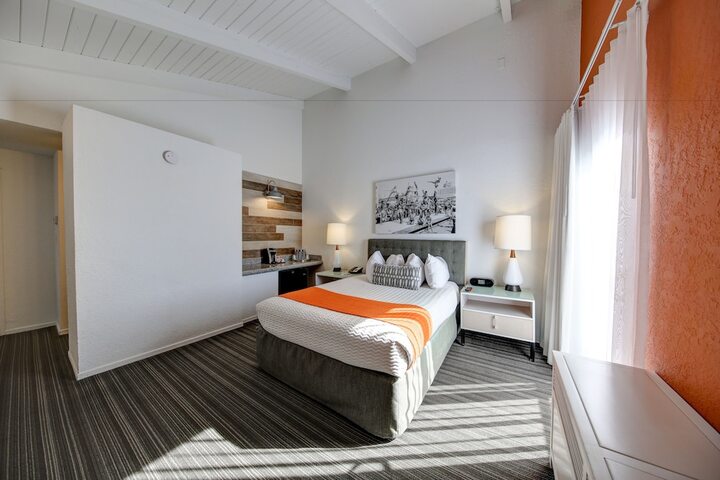 Room 14 of 37