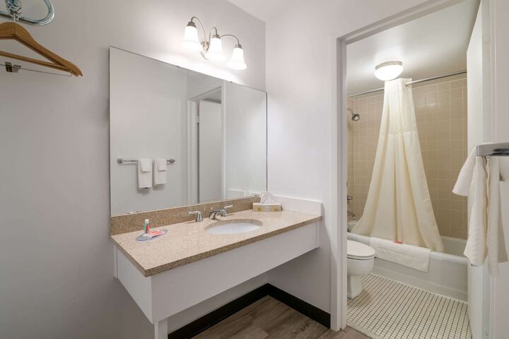 Room 12 of 27